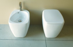 Vaso e Bidet serie Fluid a terra