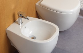 Vaso e Bidet serie Weg sospesi